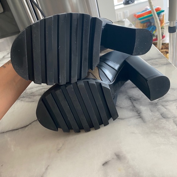 Louis Vuitton Monogram and Suede Star Trail Ankle Boot - Picture 4 of 6